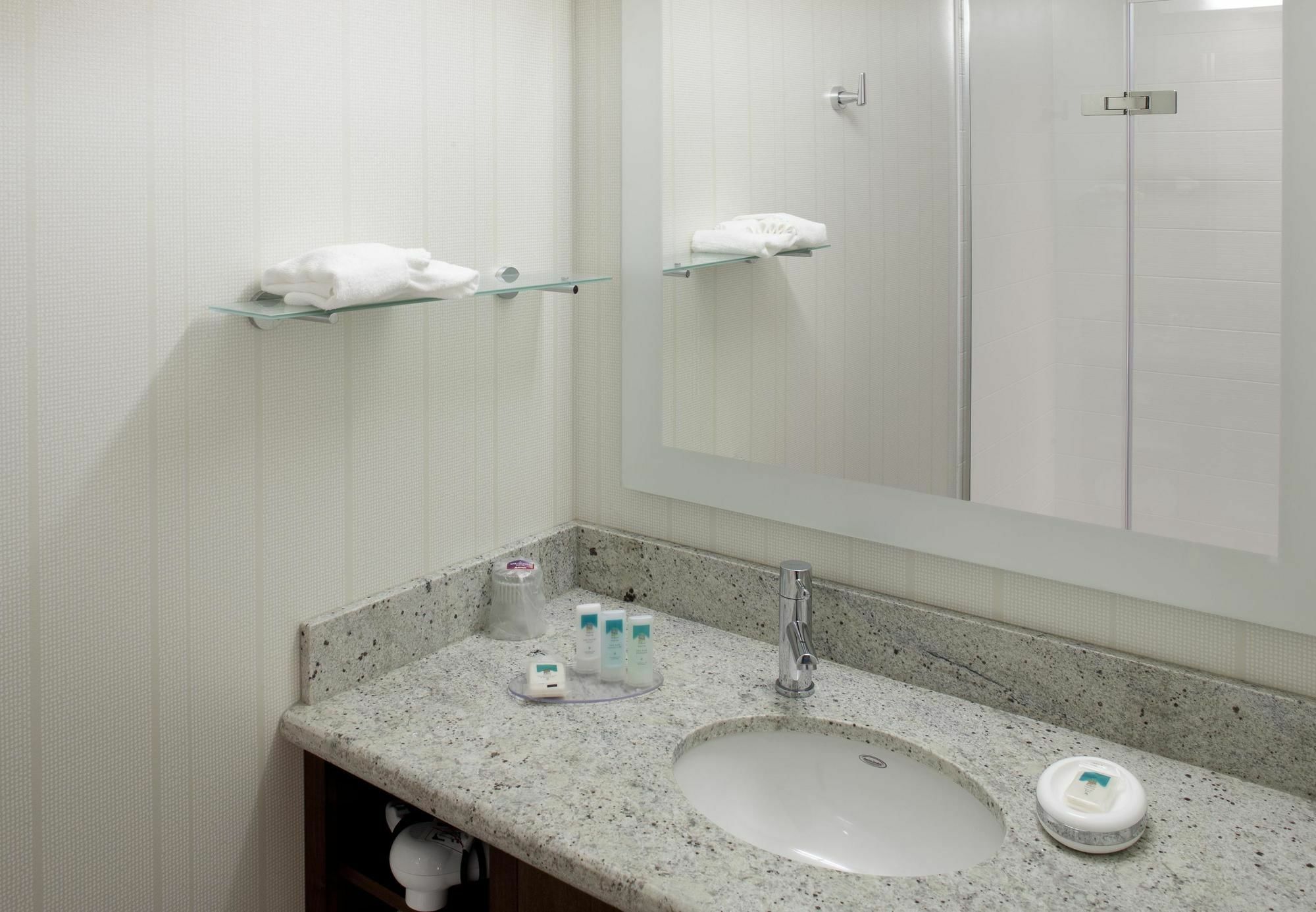 SpringHill Suites Alexandria Southwest Exteriör bild
